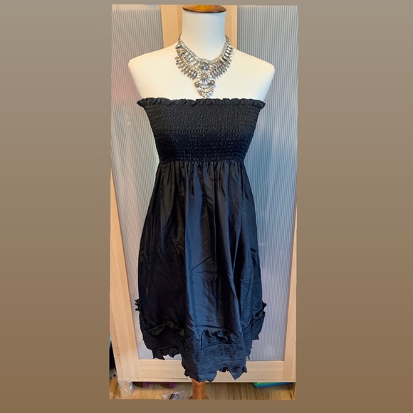 BCBGMaxAzria Dresses & Skirts - BCBG MaxAria Silk black strapless dress S